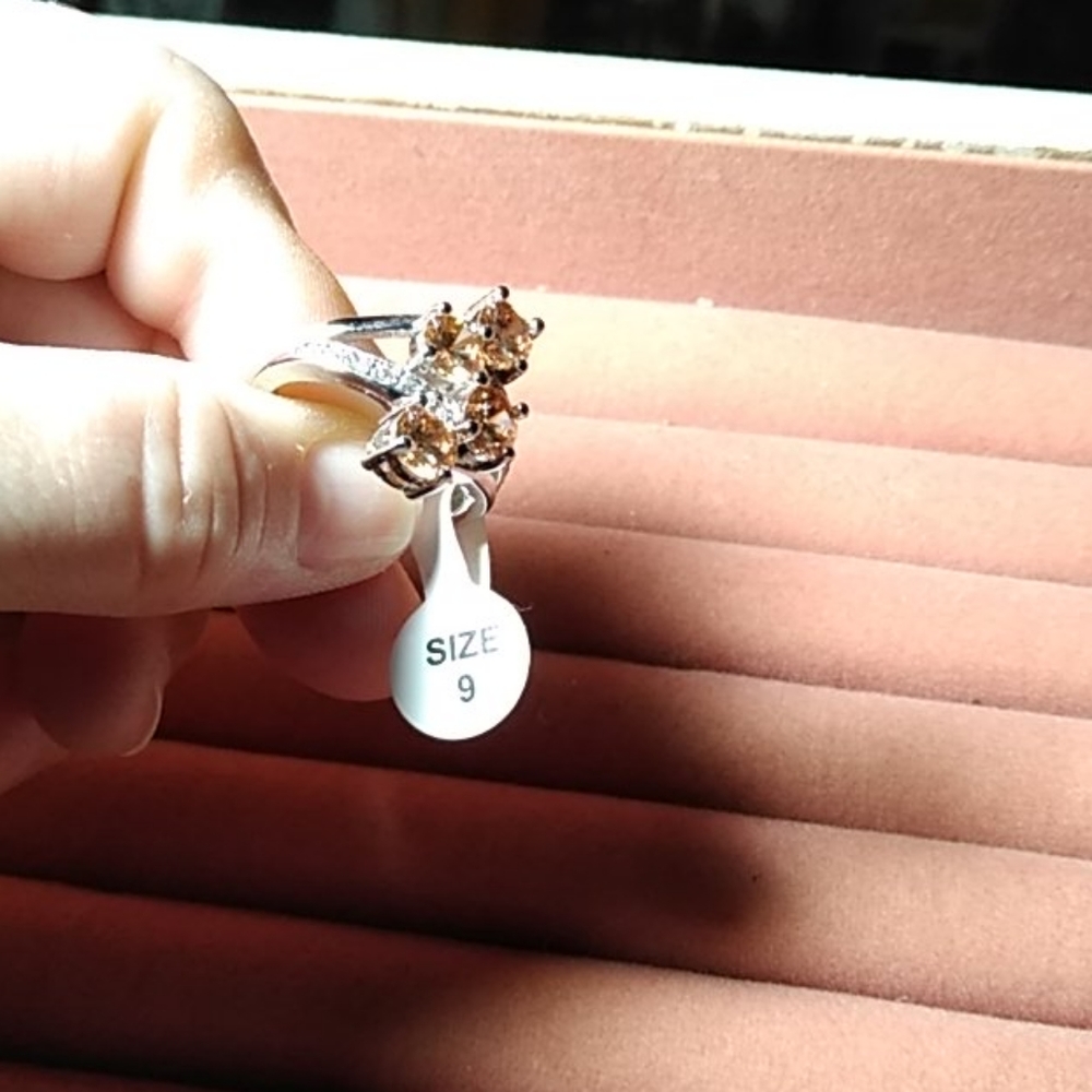 New ring - Picture 4 of 4